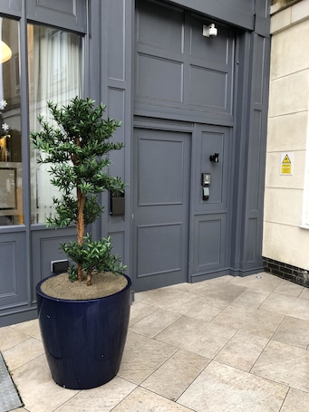 Property entrance. Best Western Plus Vauxhall Hotel