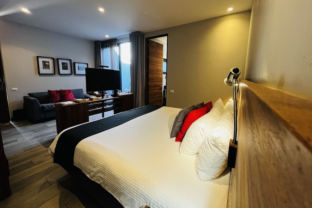 Superior-Zimmer | Hochwertige Bettwaren, Zimmersafe, Verdunkelungsvorhänge