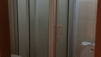 Standard Room | Bathroom shower