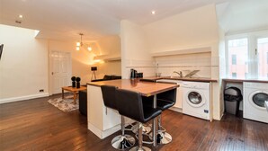 Standard Apartment, 4 Bedrooms, 2 Bathrooms | Living area