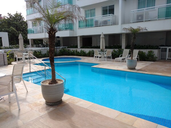 Indoor pool, 2 outdoor pools, pool loungers