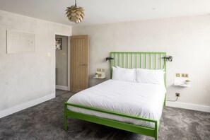 Design Apartment, 2 Bedrooms | 2 bedrooms, free WiFi