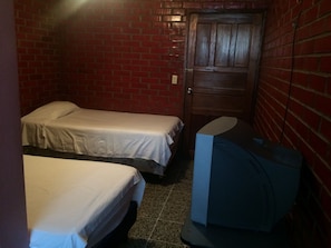 Chambre Triple | Wi-Fi gratuit, draps fournis