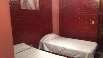 Habitación triple | Wifi gratis y ropa de cama