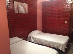 Chambre Triple | Wi-Fi gratuit, draps fournis