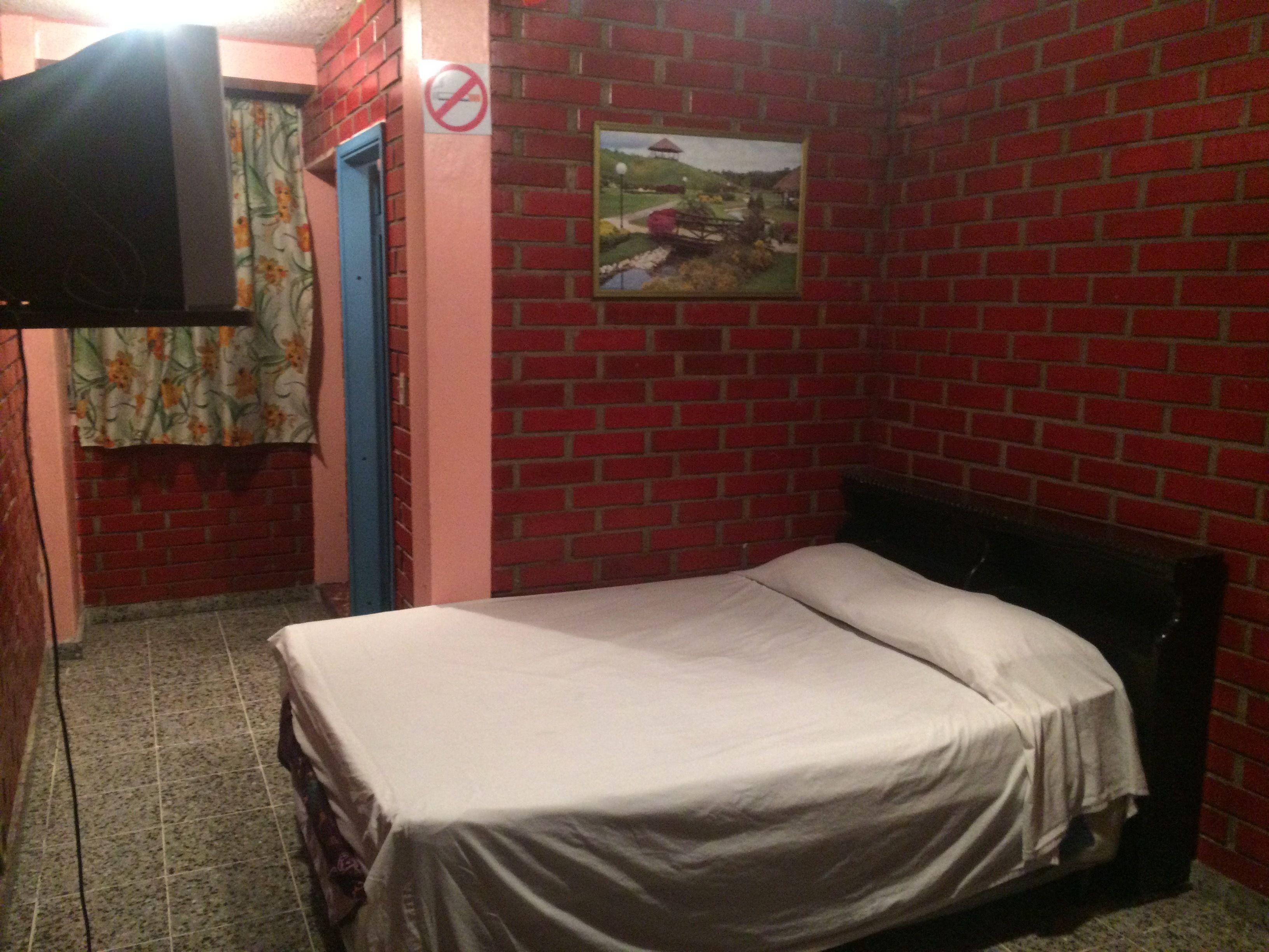 double room | free wifi, bed sheets