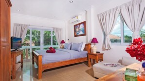 4 bedrooms, in-room safe, laptop workspace, iron/ironing board - Baan Nomella (Pattaya)