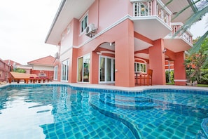 Outdoor pool - Baan Nomella (Pattaya)