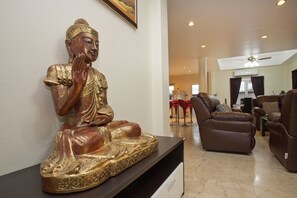 Comfort-Villa, 5 Schlafzimmer | Wohnzimmer | Flachbildfernseher