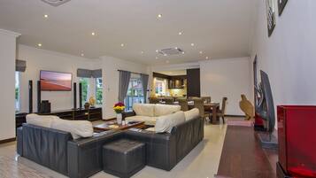 Comfort Villa, 5 Bedrooms | Living area | Flat-screen TV