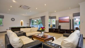 Comfort-Villa, 5 Schlafzimmer | Wohnbereich