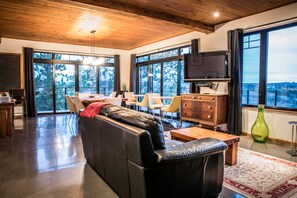 Lobby sitting area - Gite du haut des arbres (Saguenay)