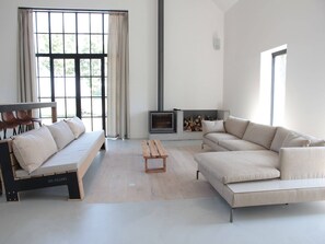 TV, fireplace, stereo