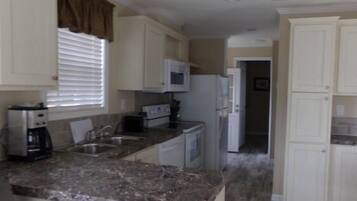 Cottage, 1 Bedroom | Private kitchen | Fridge, microwave, coffee/tea maker