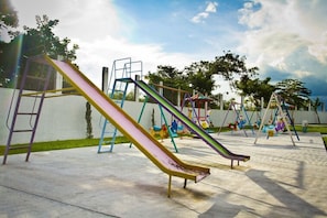 Zona de jocs infantil: a l'aire lliure