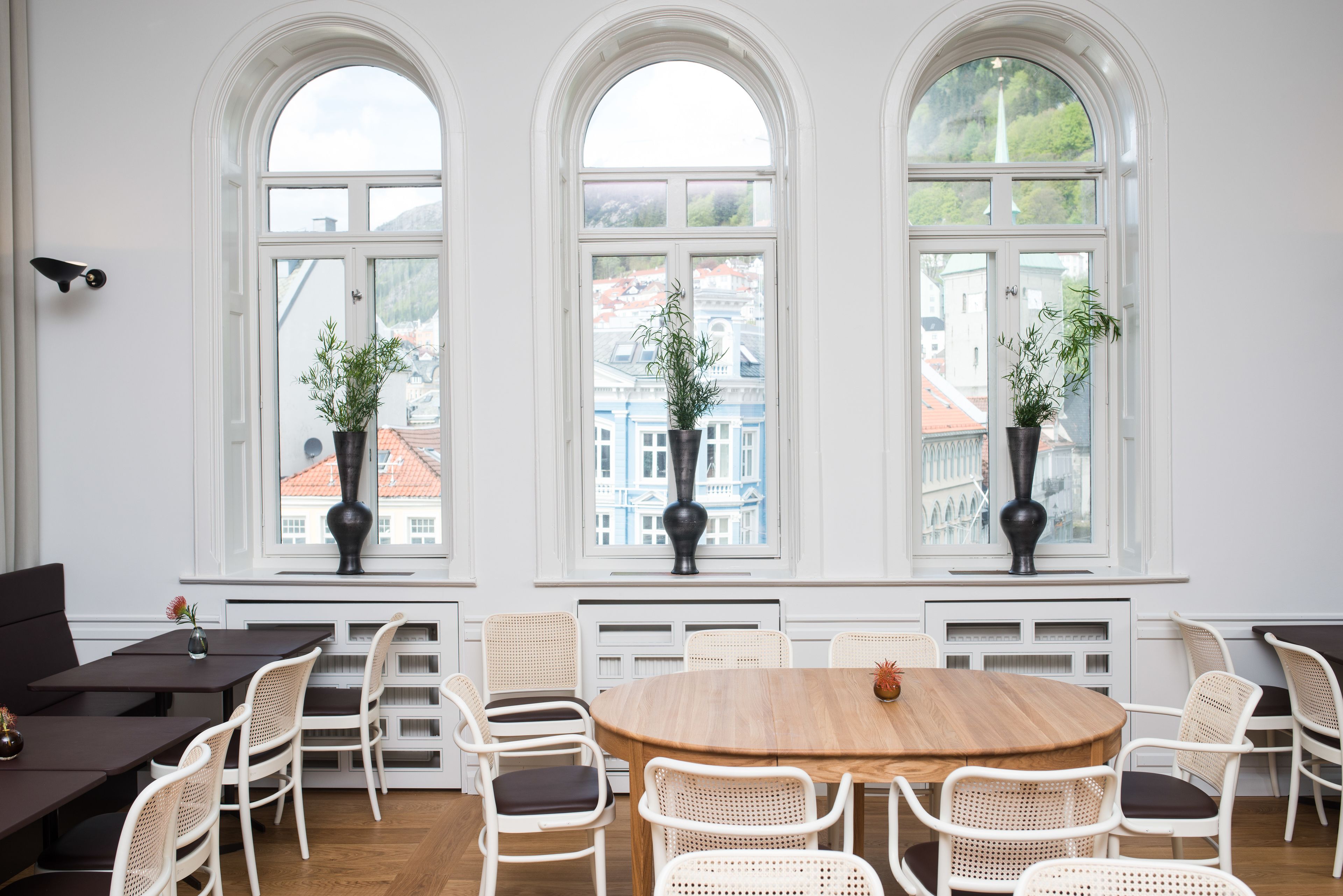 free daily full breakfast