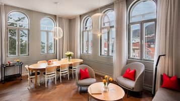 Premium bedding, pillow-top beds, minibar, in-room safe