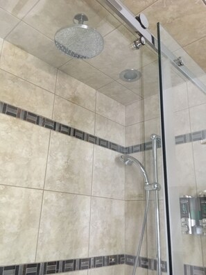 Deluxe Room, 1 King Bed (Tudor) | Bathroom shower