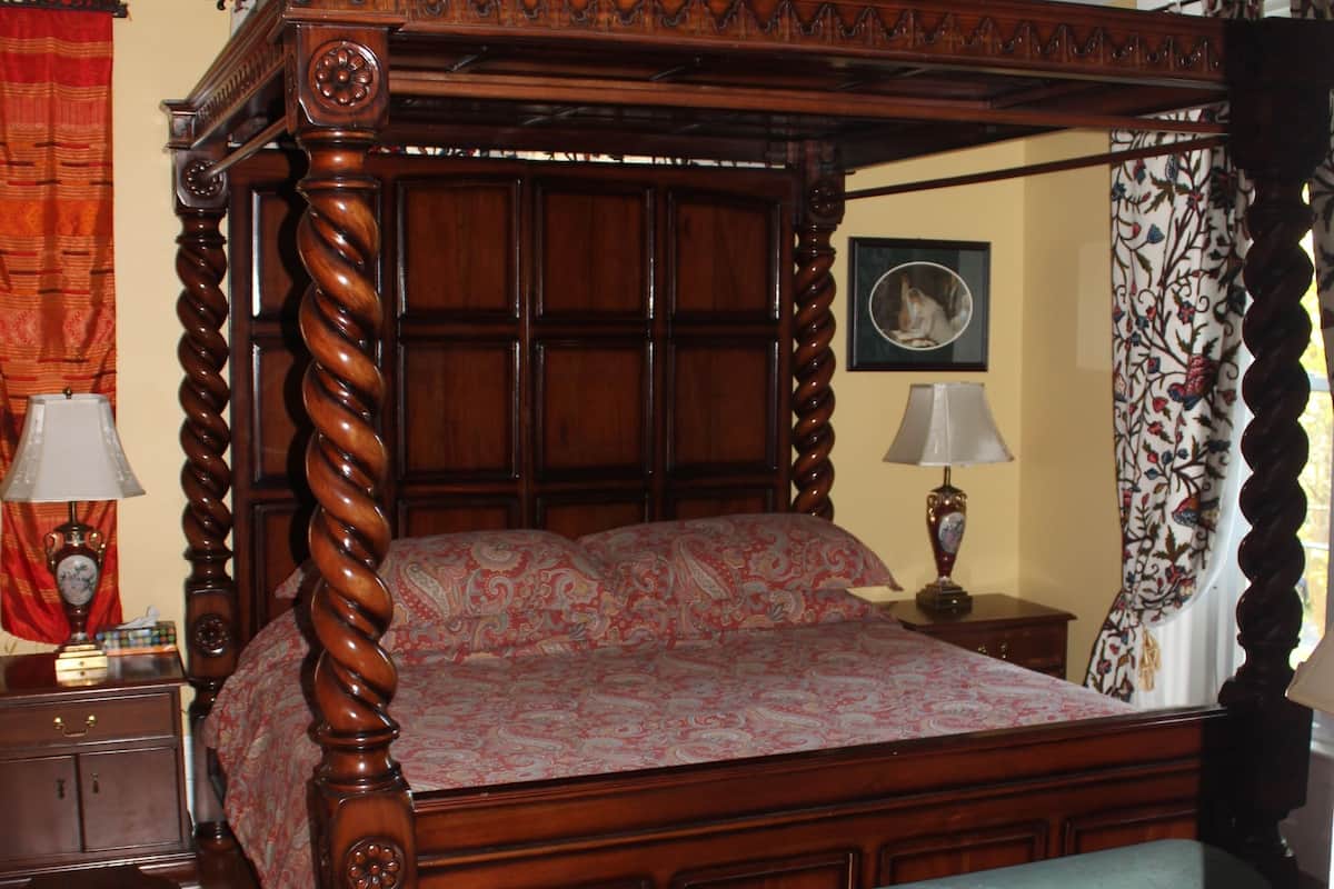 Deluxe Room, 1 King Bed (Tudor) | Premium bedding, individually decorated, iron/ironing board, free WiFi