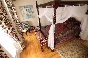 Grand suite, 1 queensize bed (Governors) | Luxe beddengoed, individueel gedecoreerd, een strijkplank/strijkijzer