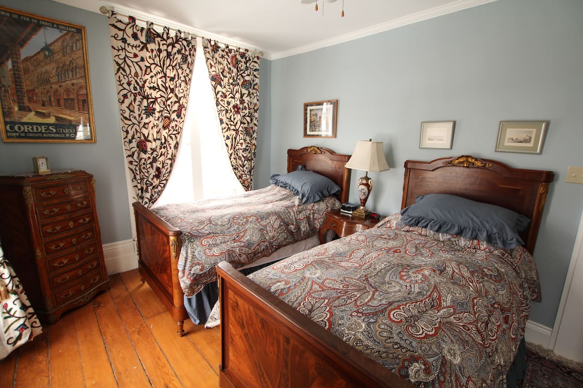 Deluxe Room, 2 Twin Beds, Garden View (French) | Premium bedding, individually decorated, iron/ironing board, free WiFi