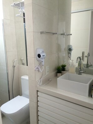 Traditional Apartment, 2 Bedrooms, Refrigerator & Microwave, Garden Area | Bathroom | Shower, free toiletries, towels, shampoo