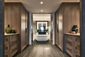 Suite | Bathroom