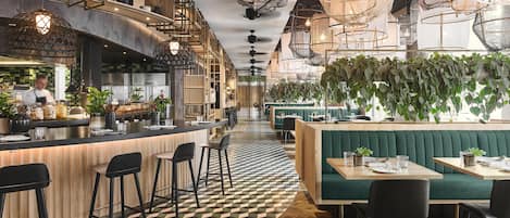 Breakfast, dinner, brunch served; alfresco dining