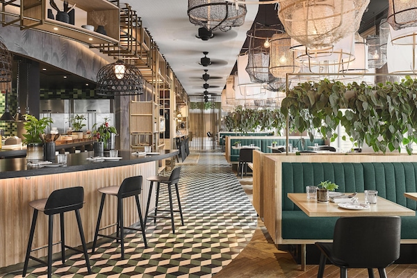 Se sirven desayunos, cenas y brunch (con mesas al aire libre)