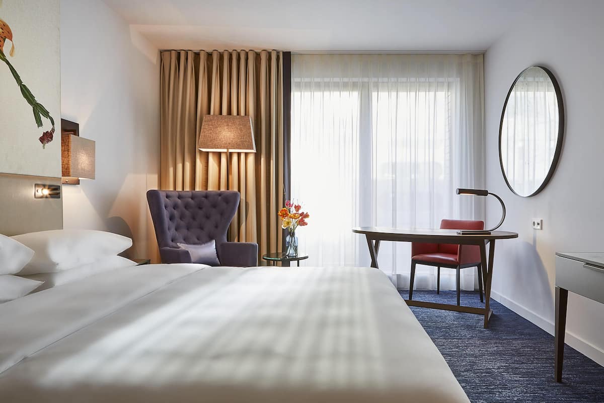 Minibar, in-room safe, desk, laptop workspace