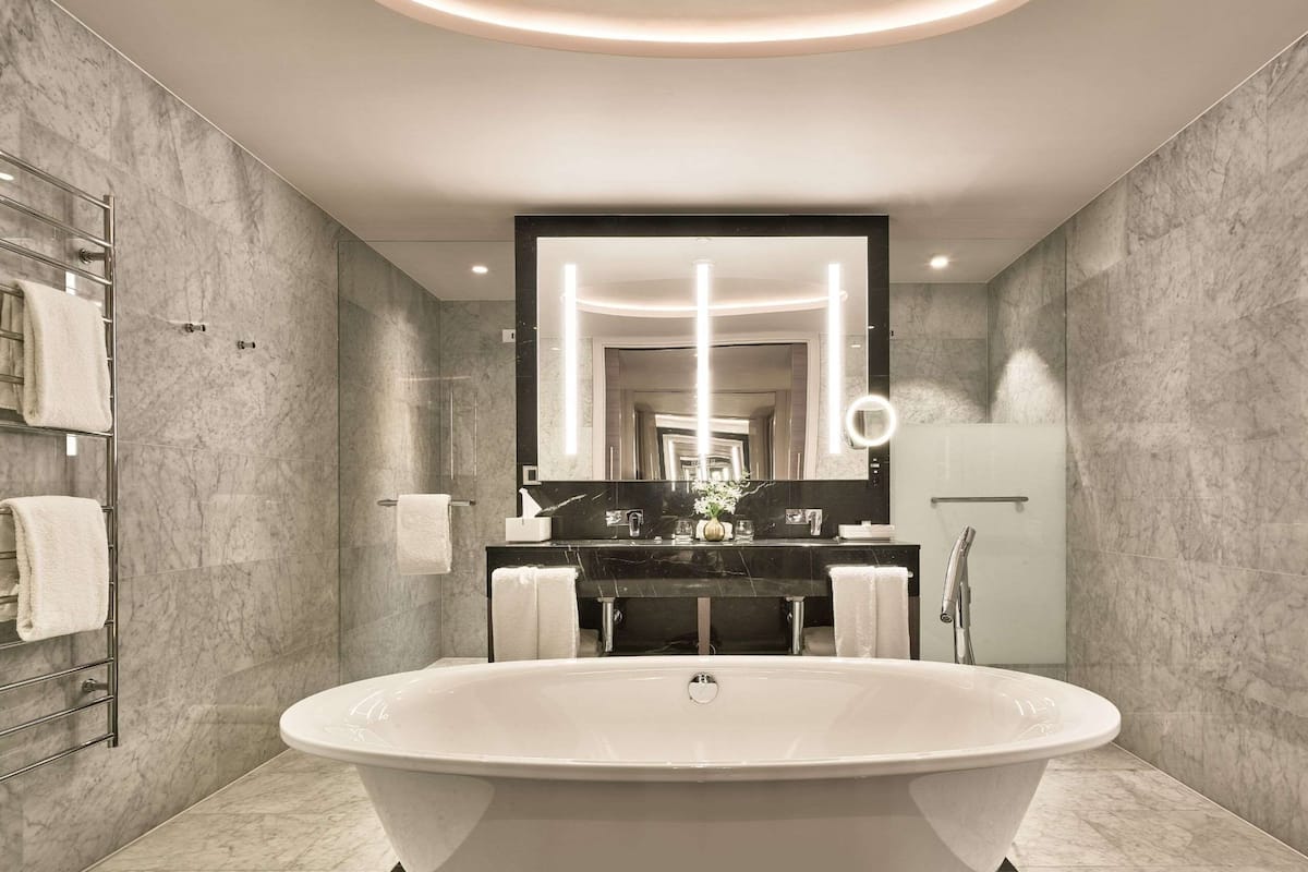 suite (spinoza suite) | minibar, in-room safe, desk, laptop workspace