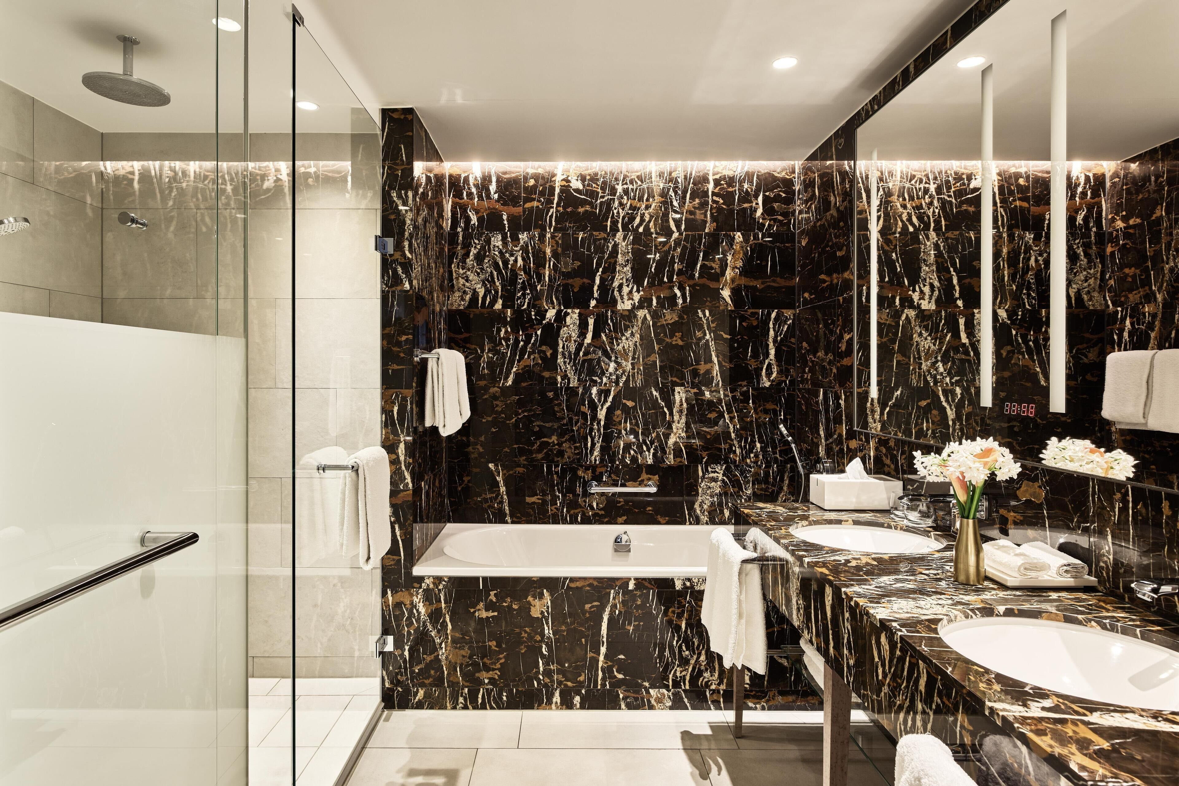 Ambassador Suite | Bathroom | Free toiletries, hair dryer, bathrobes, slippers