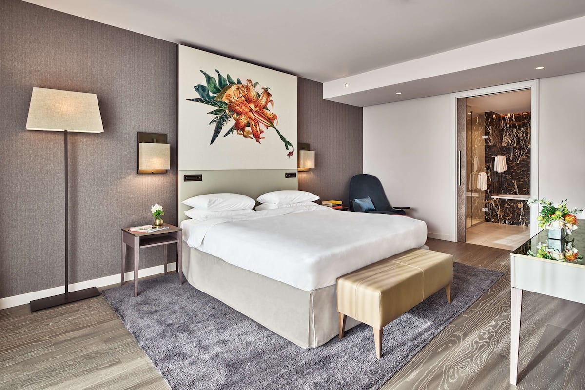 Suite (Ambassador Suite)
