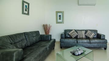 Traditional Double Room | Living room | 52-inch plasma TV with cable channels, TV