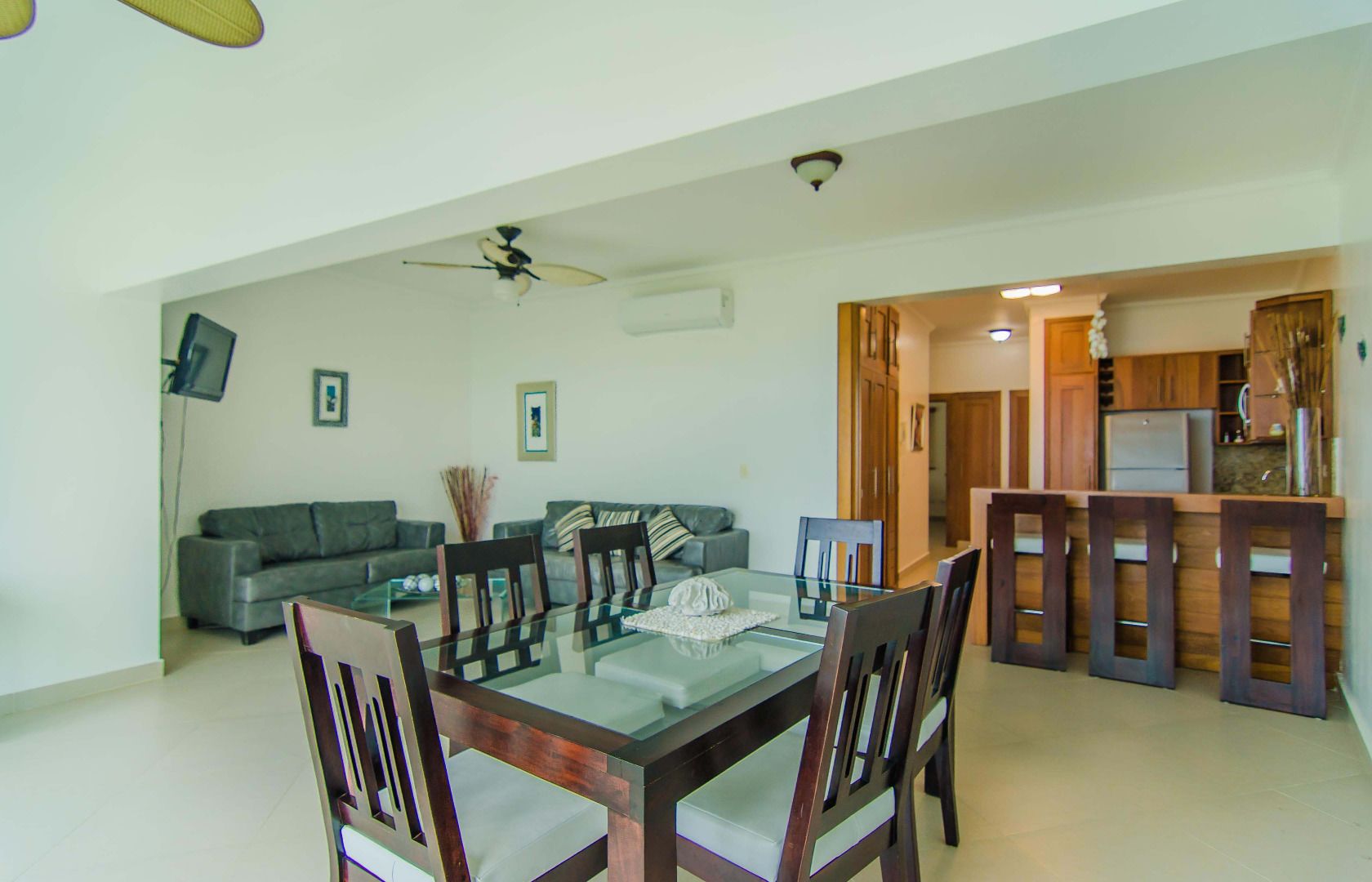 Traditional Double Room | Living room | 52-inch plasma TV with cable channels, TV