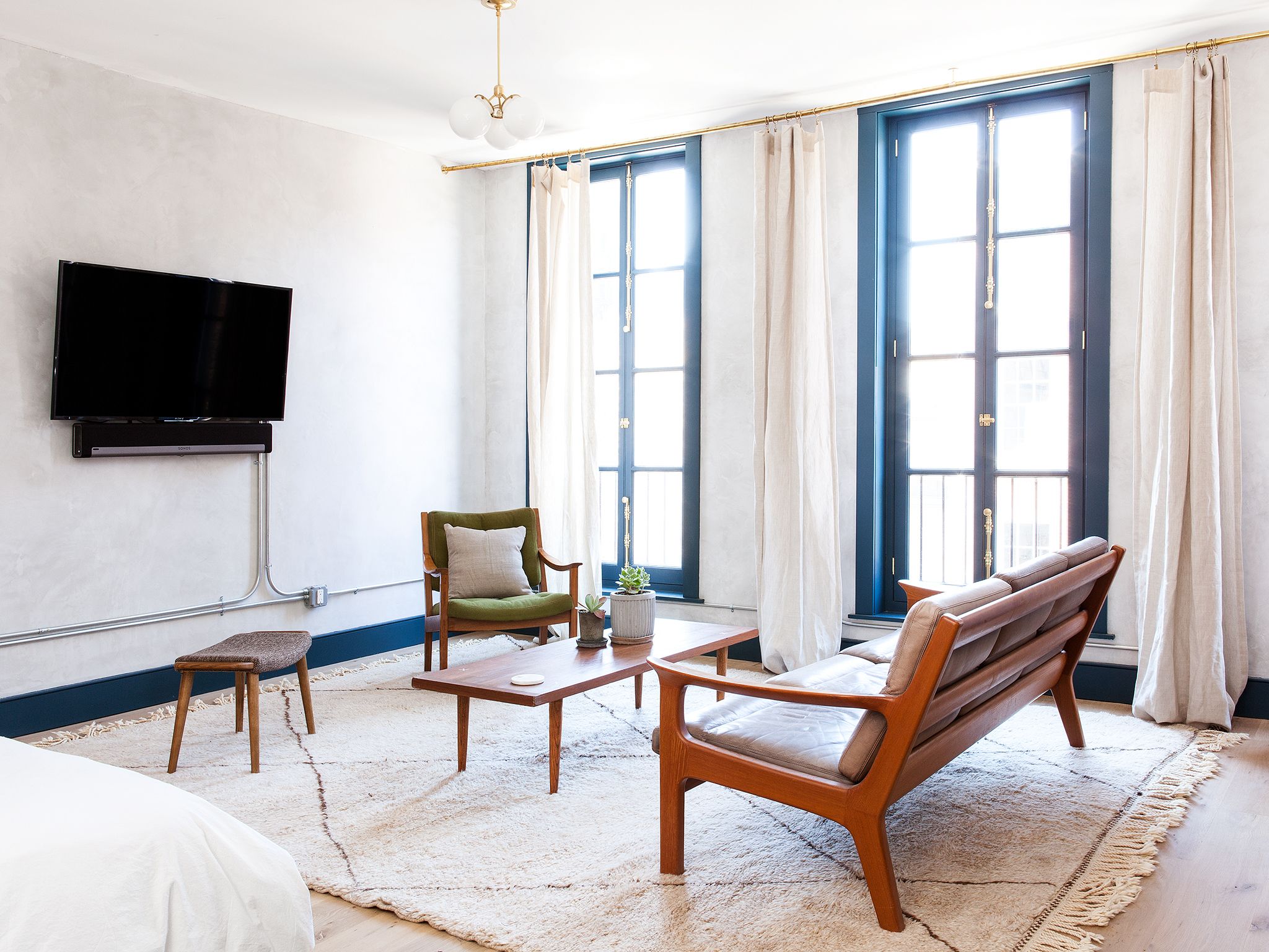 Televisión de pantalla plana, iPad, Netflix, películas con cargo