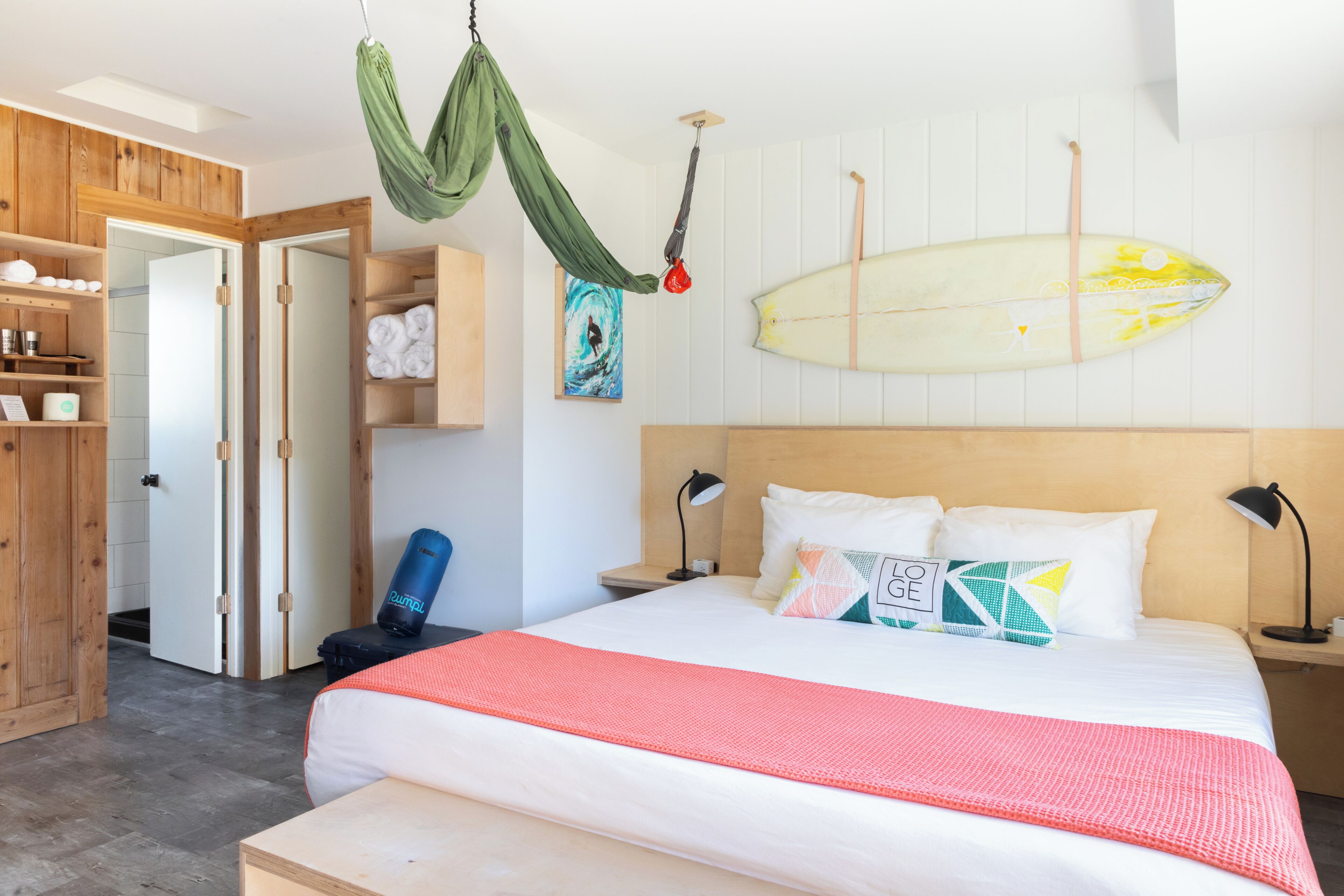 Desk, free WiFi, bed sheets