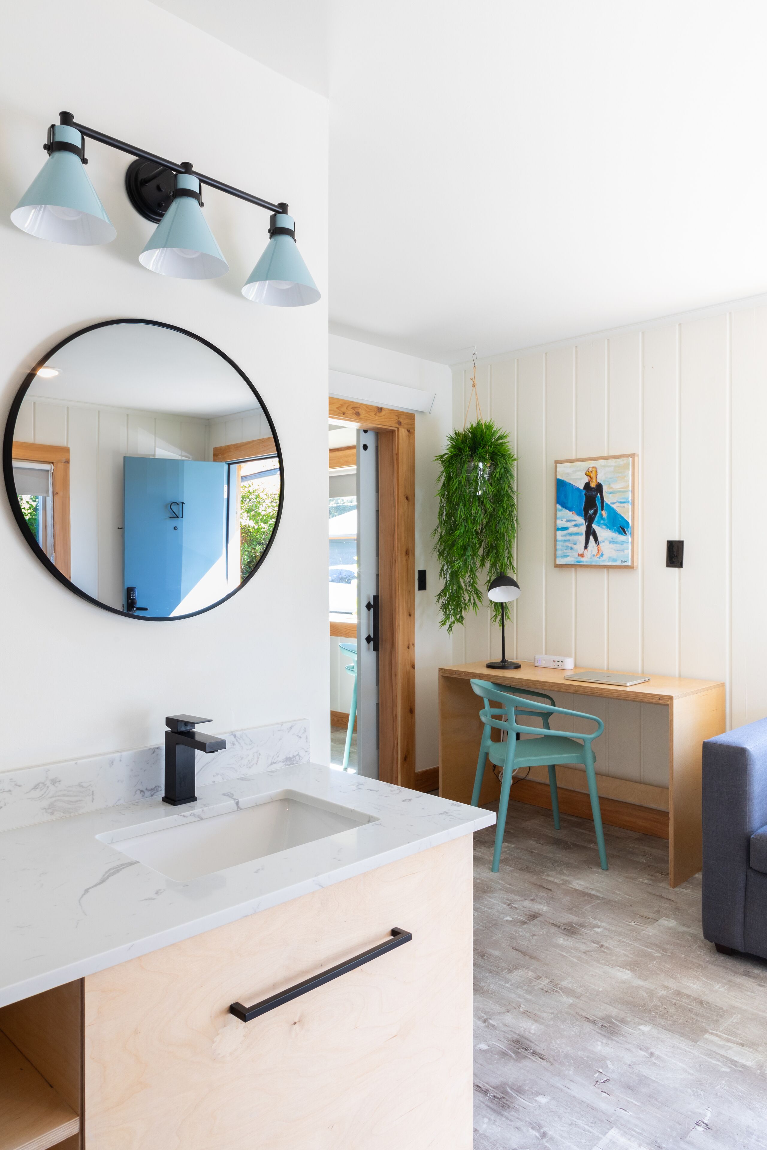 Suite (King w/Bunk Bed) | Bathroom | Shower, free toiletries, towels