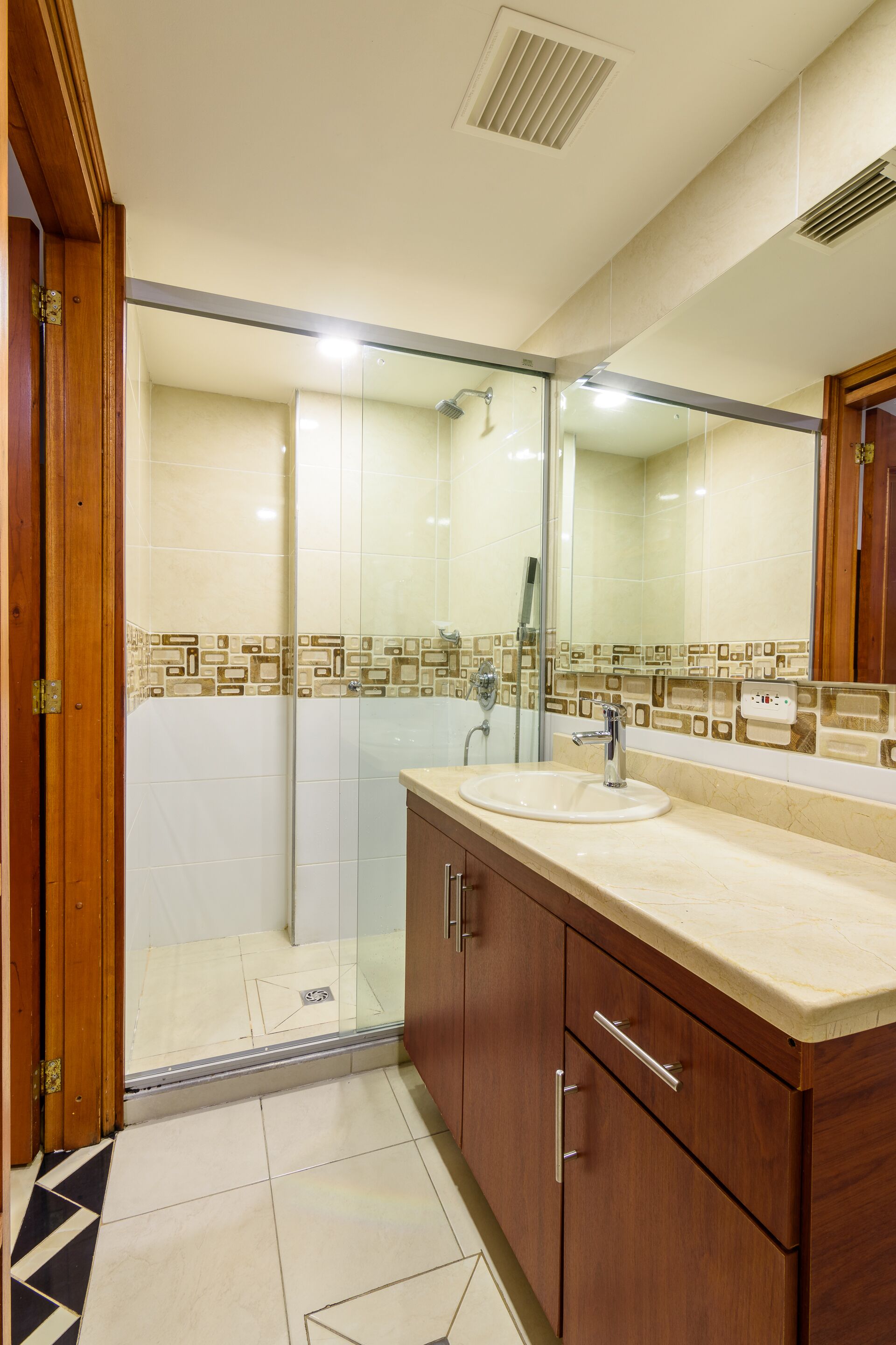 triple room | bathroom | shower, free toiletries, towels, soap