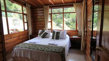 Minibar, in-room safe, desk, iron/ironing board