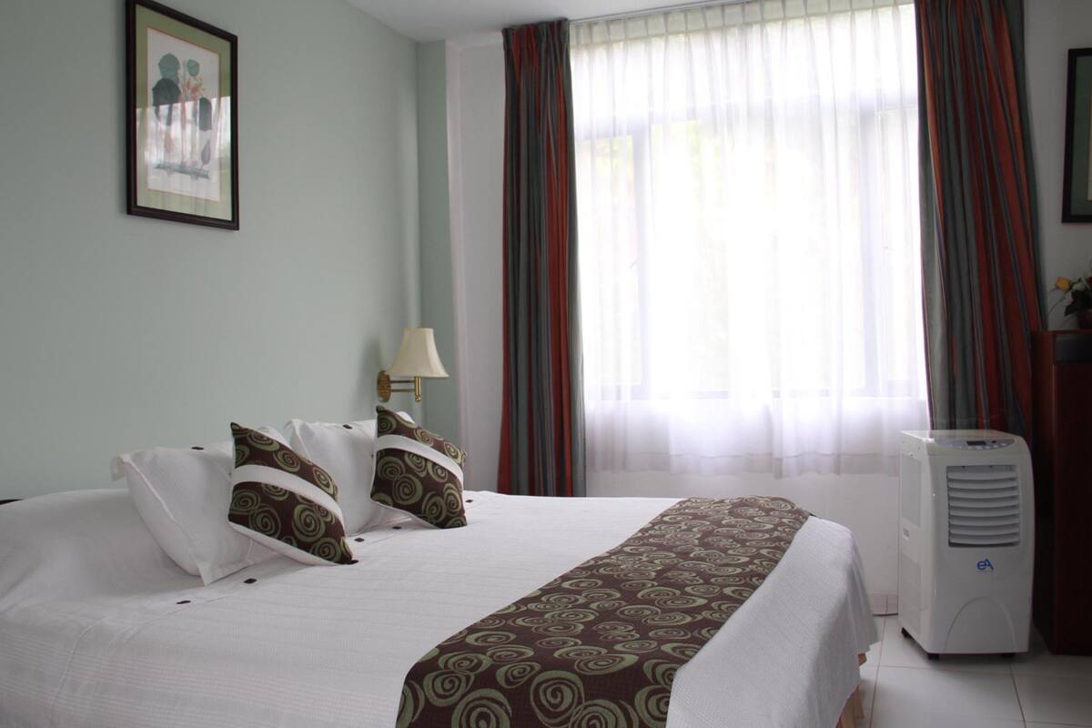 Minibar, in-room safe, desk, iron/ironing board (on request)