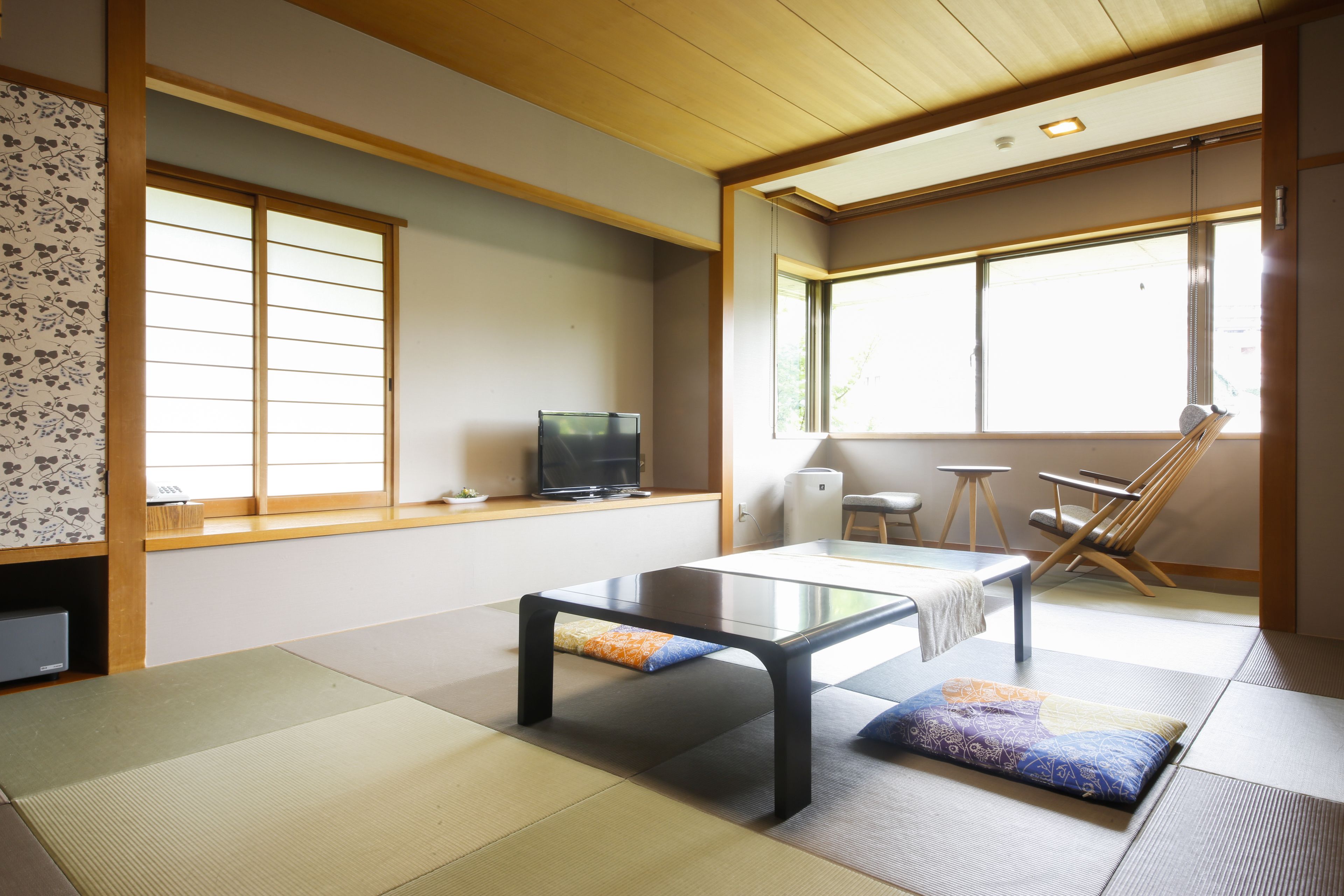 MODERN JAPANESE Deluxe(12 Tatami) | Premium bedding, in-room safe, individually decorated