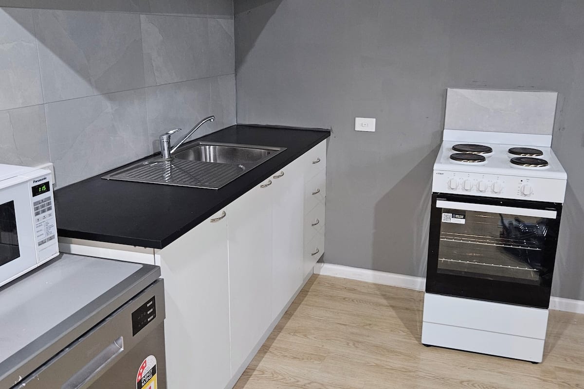 Comfort Cottage, 1 Queen Bed, Kitchen | Private kitchen
