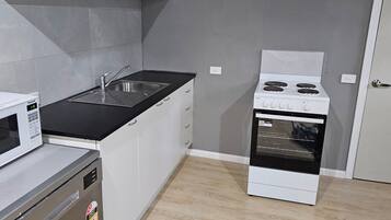 Comfort Cottage, 1 Queen Bed, Kitchen | Private kitchen | Full-size fridge, microwave, stovetop, coffee/tea maker