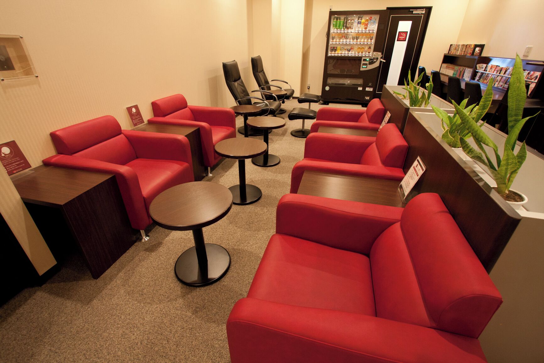 Zimmer, Nichtraucher (Standard Capsule Cabin) | Wohnbereich | Flachbildfernseher