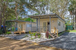 Family Cabin 5 Berth  - Flynns Beach Caravan Park (Port Macquarie)
