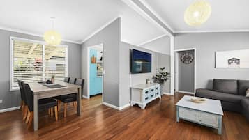 Familienhaus | Essbereich im Zimmer