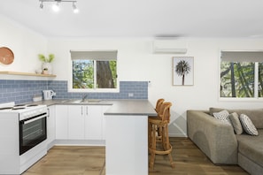 Familie huis, 2 slaapkamers | Privékeuken | Een koelkast, een microgolfoven, een kookplaat