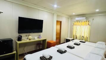 Family Room | 1 bedroom, iron/ironing board, bed sheets
