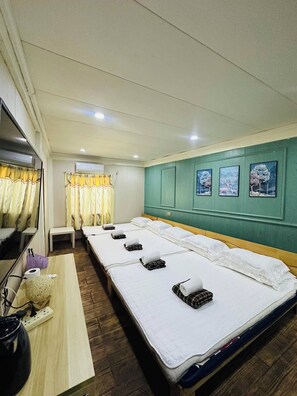 Iron/ironing board, bed sheets - Cocomango's Resort (Panglao)